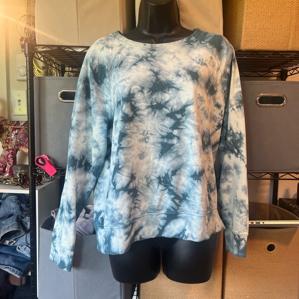 Athleta Blue & White Tie-Dye Pullover Sweatshirt